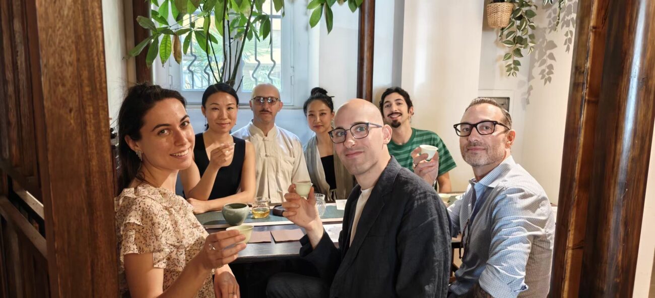 Ling Chen sharing Chinese tea with guests at a tea gathering in Milan.