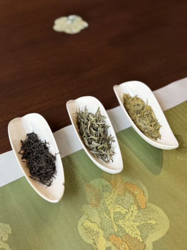 Three teas prepared for tasting at Ling Chen’s Xiaoman tea gathering in Milan